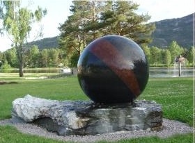 Gartenbrunnen aus Naturstein – Modell BR002