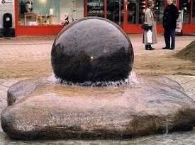 Gartenbrunnen aus Naturstein – Modell BR003