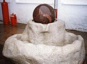 Gartenbrunnen aus Naturstein – Modell BR005