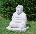 Sitzender Buddha aus hellem Naturstein – Modell FG003