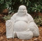 Lachender Buddha aus hellem Naturstein – Modell FG008