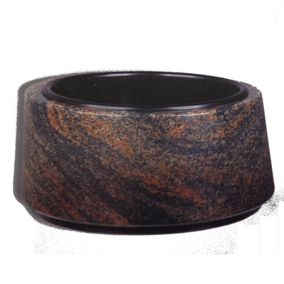 Pflanzschale aus rot-schwarzem Granit